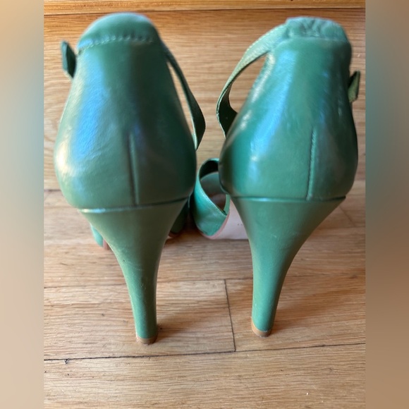 Nine West lime green leather sandal - Picture 5 of 6